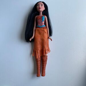 2018 Disney Pocahontas Royal Shimmer Doll Hasbro Molded top Skirt‎ Boots